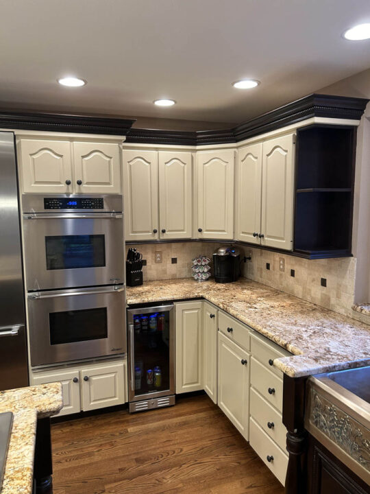 Kitchen cabinet painted white in Demascus, OR by Pearl Painters