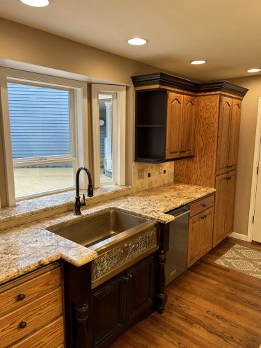 Kitchen with oak cabinets in Demascus, Oregon - before being painted professionally